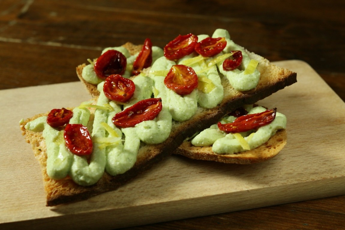 bruschetta-con-mousse-di-ricotta-di-bufala-historia.jpg